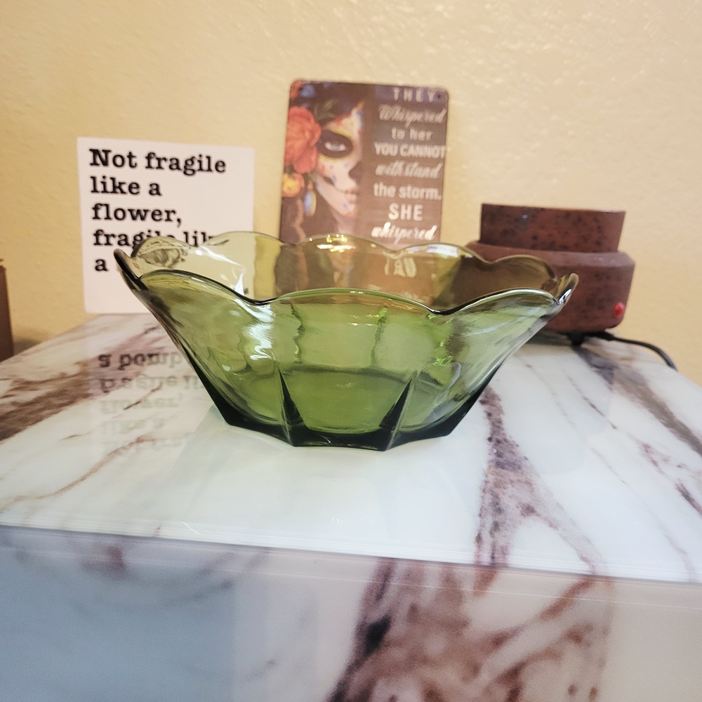 Green Scalloped Edge Glass Bowl VINTAGE